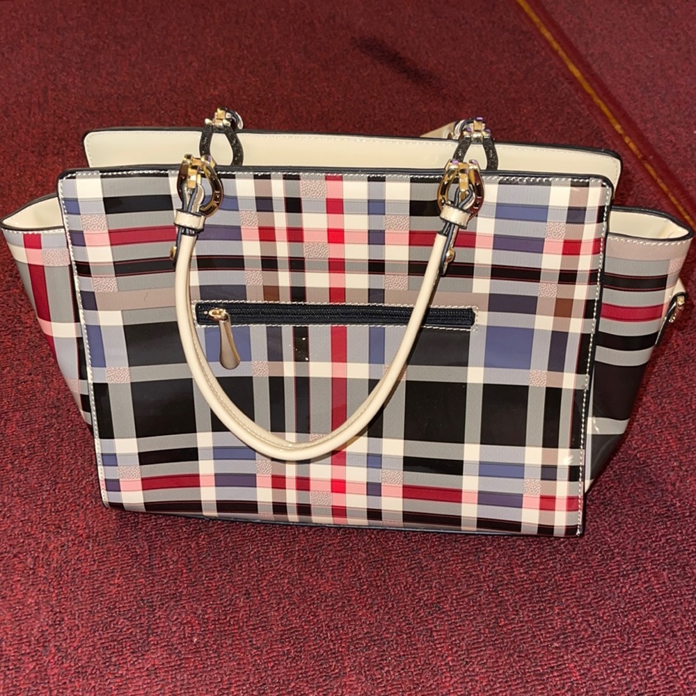 Made in china no name brand bag. Manufacturing mishaps in places. Never used
